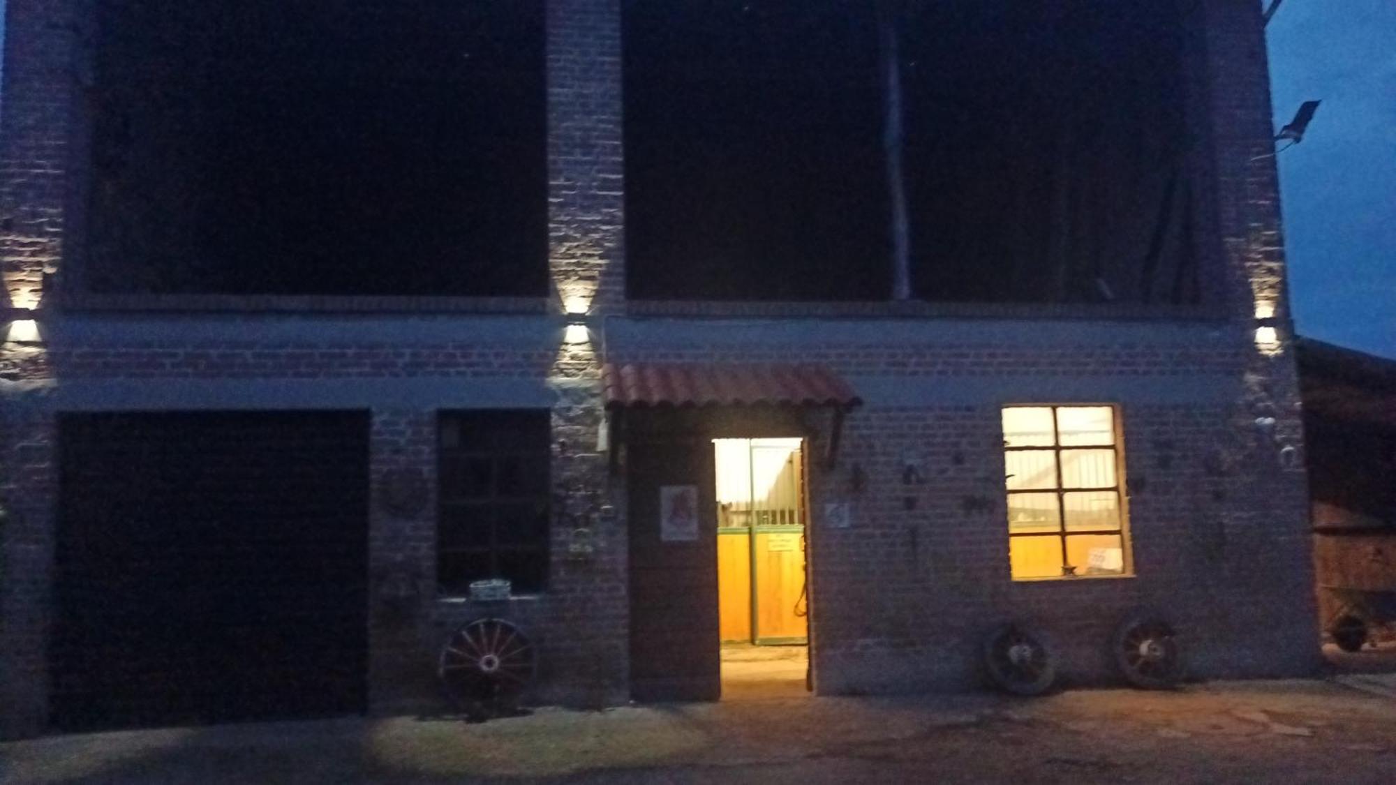 Bed and Breakfast Felix House Codevilla Exterior foto