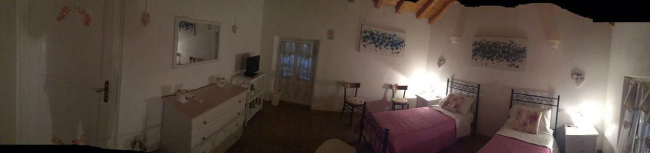 Bed and Breakfast Felix House Codevilla Exterior foto