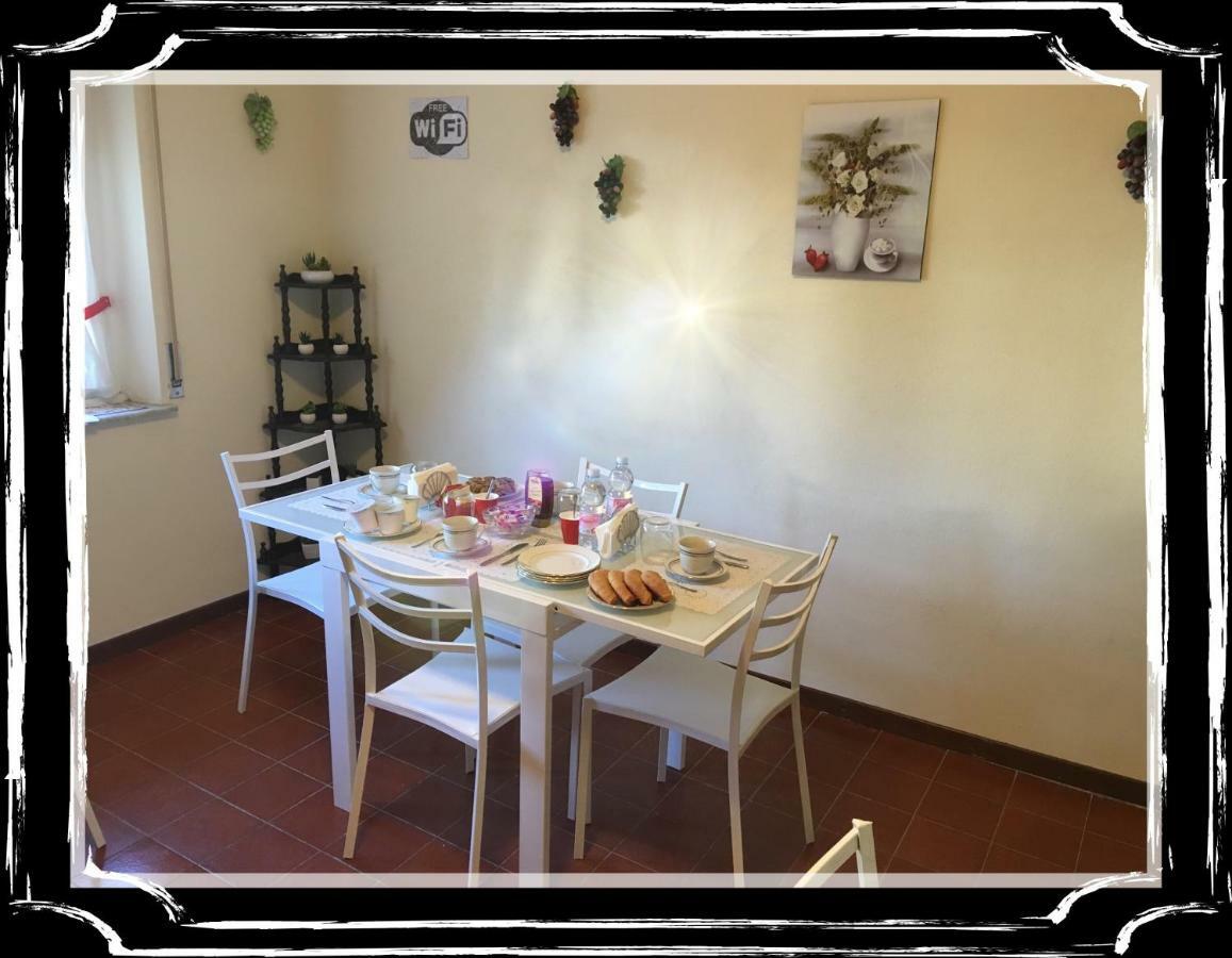 Bed and Breakfast Felix House Codevilla Exterior foto