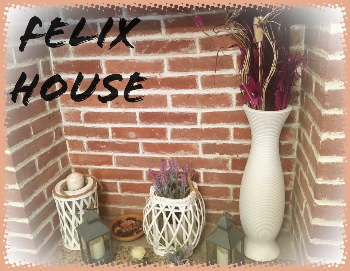 Bed and Breakfast Felix House Codevilla Exterior foto