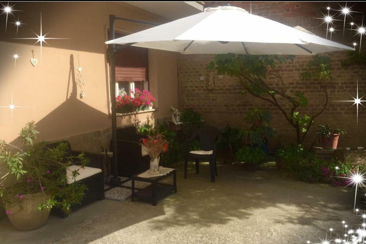 Bed and Breakfast Felix House Codevilla Exterior foto